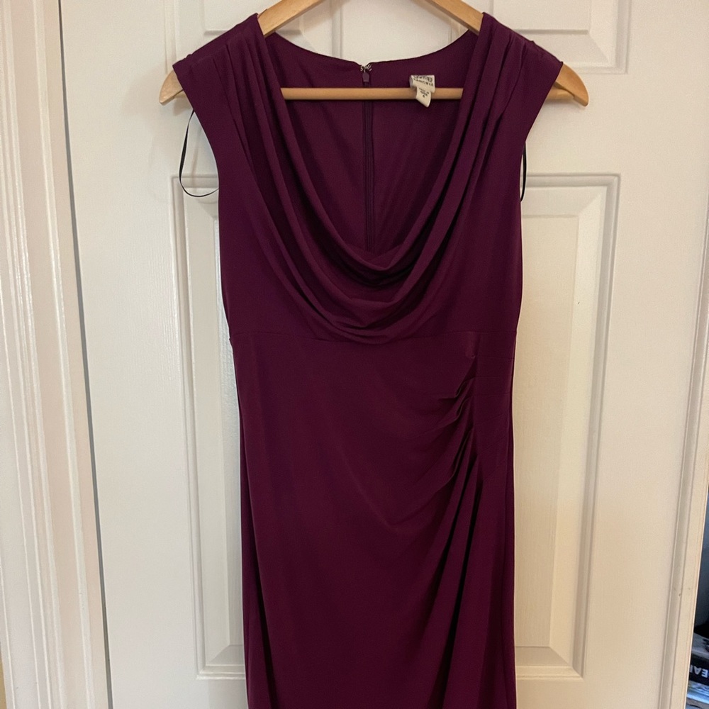 Pre owned dress. Only worn once and is in mint condition. Size 4